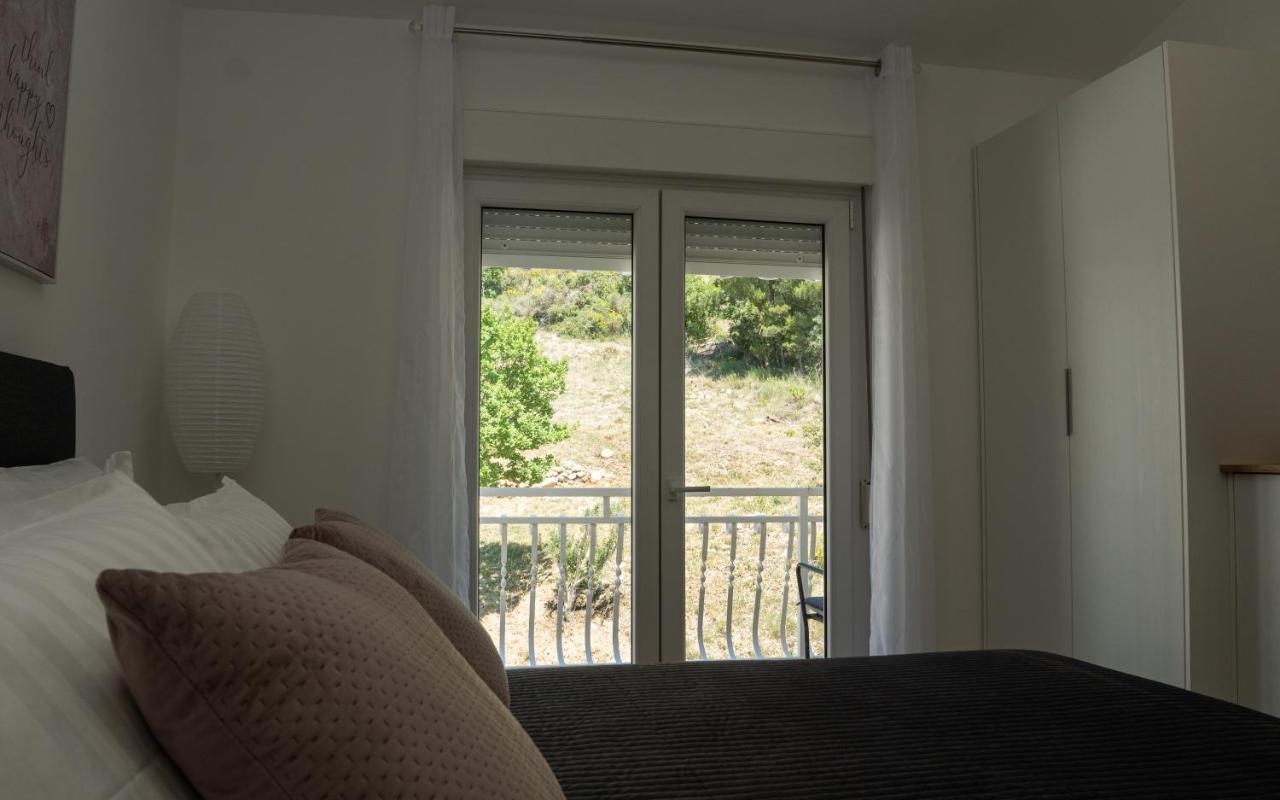 Sea And Mountain View Apartments Duće Eksteriør billede